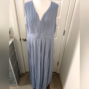 TFNC PLUS Maxi Dress Pleated Sleeveless V-Neck in Dusty Blue Size 18